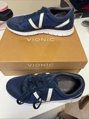 Vionic Men’s Navy and White Casual Athletic Sneakers